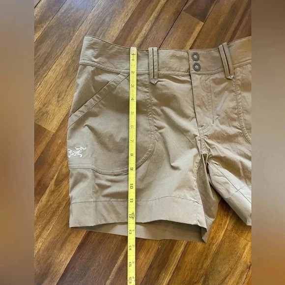Arc’teryx tan shorts - Picture 4 of 9